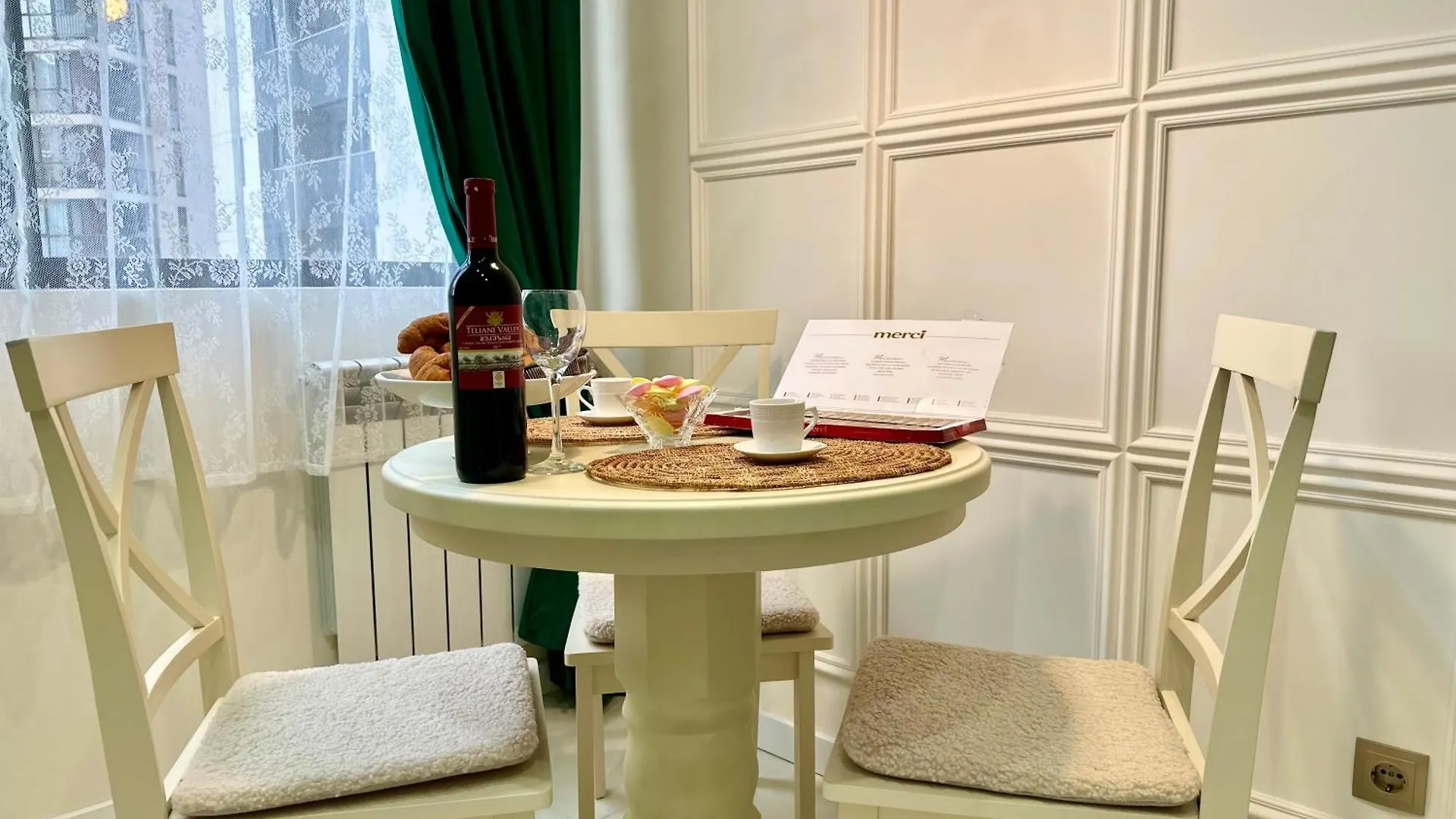 Luxurious Style Colorful Apartment In Saburtalo Tbilisi