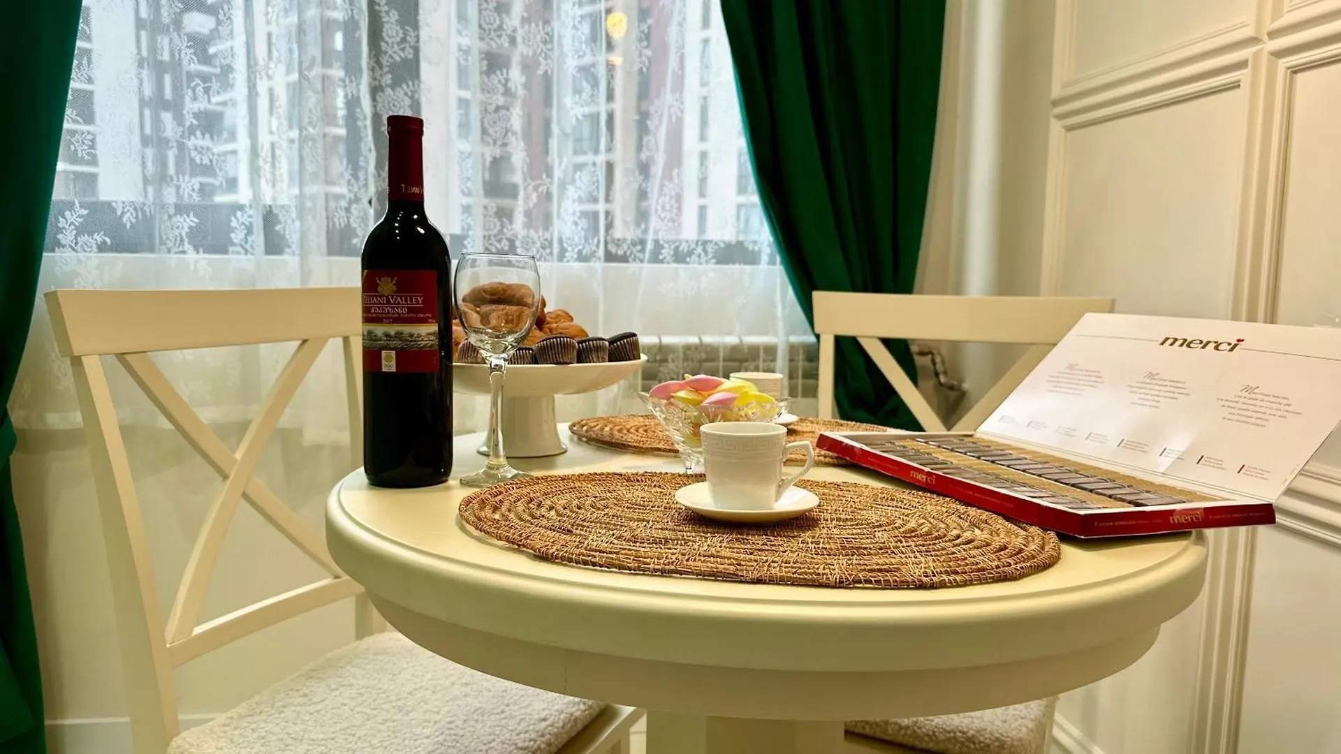 Luxurious Style Colorful Apartment In Saburtalo Tbilisi Georgien