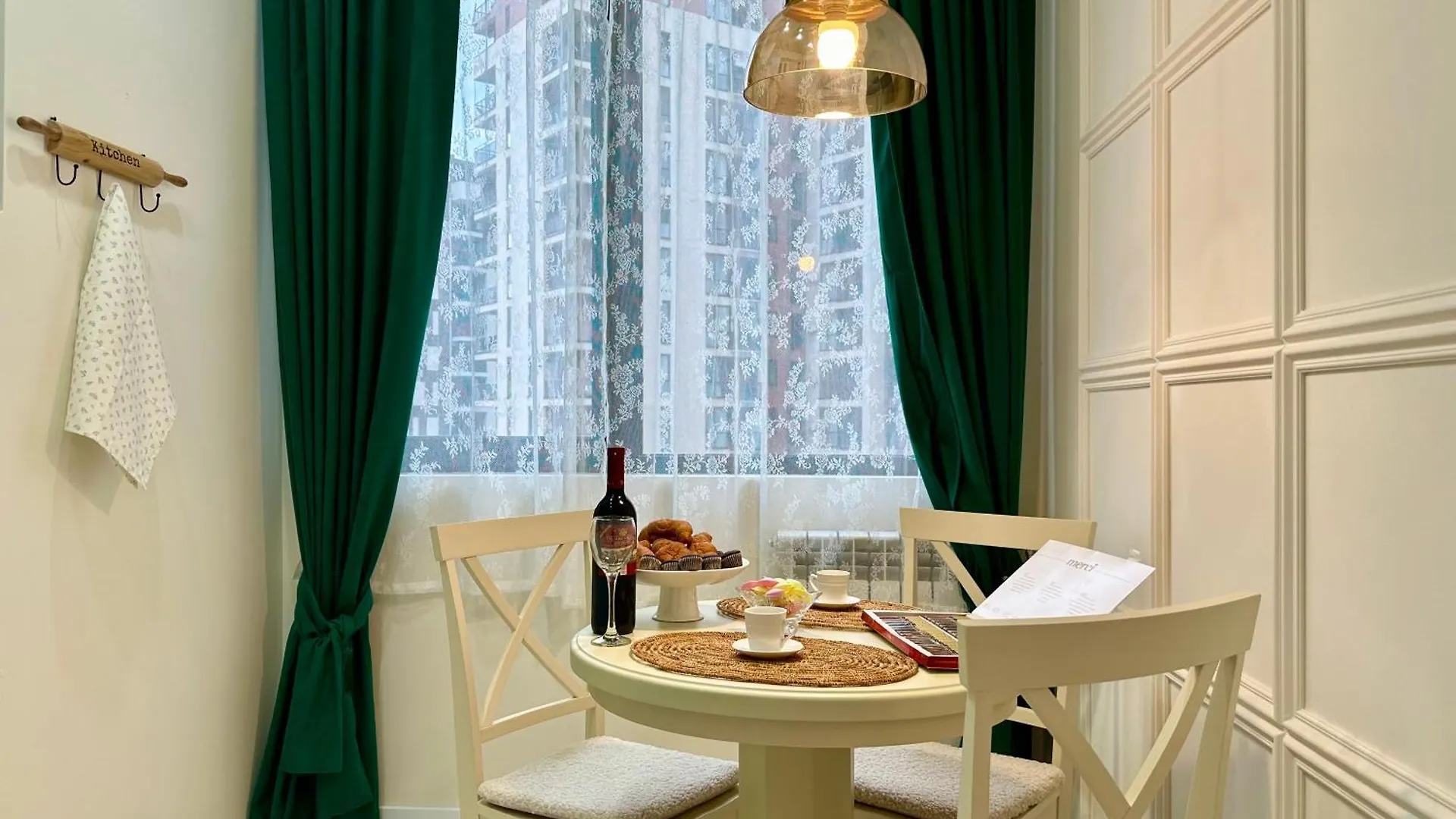 Luxurious Style Colorful Apartment In Saburtalo Tbilisi