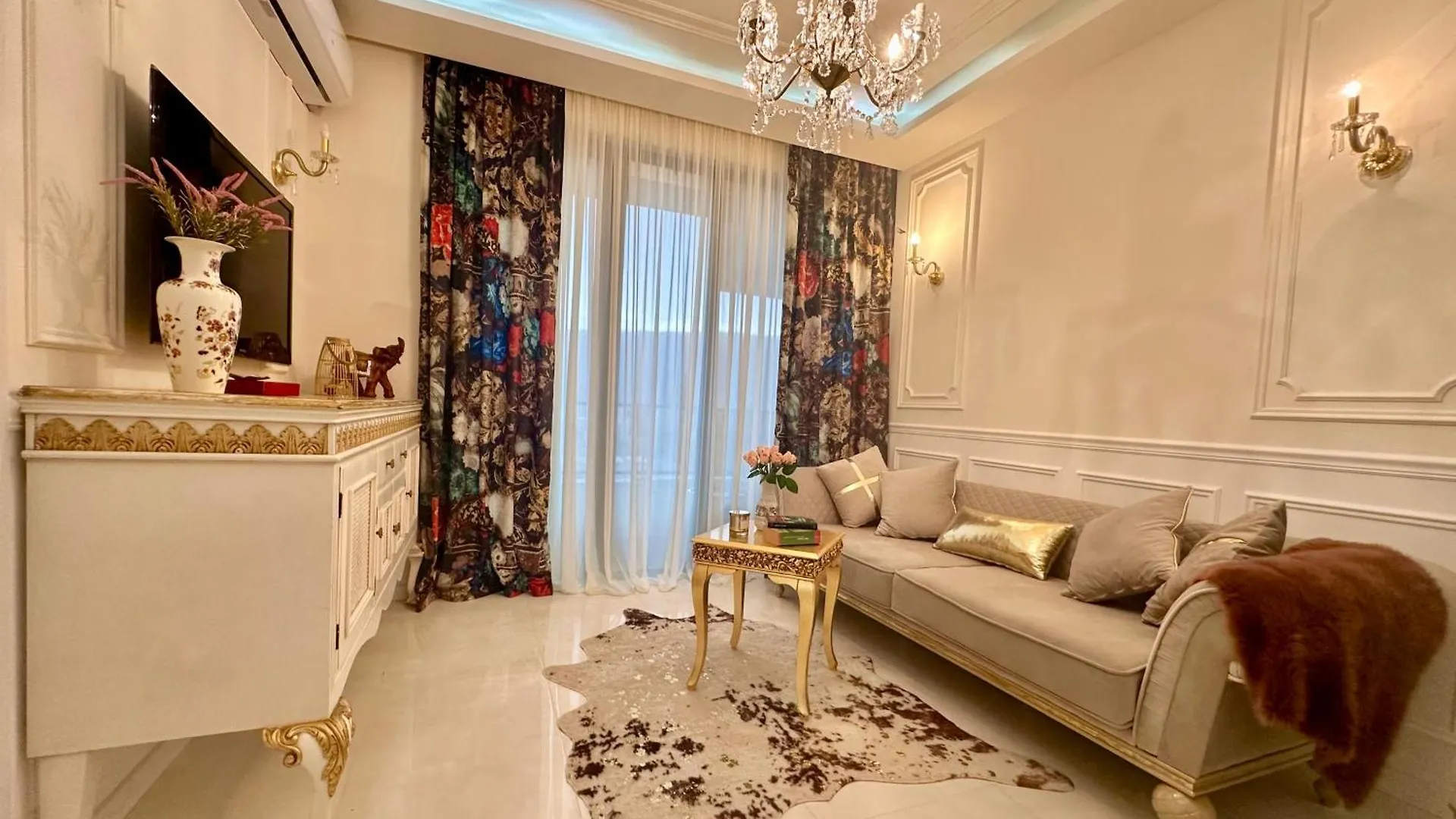 Luxurious Style Colorful Apartment In Saburtalo Tbilisi