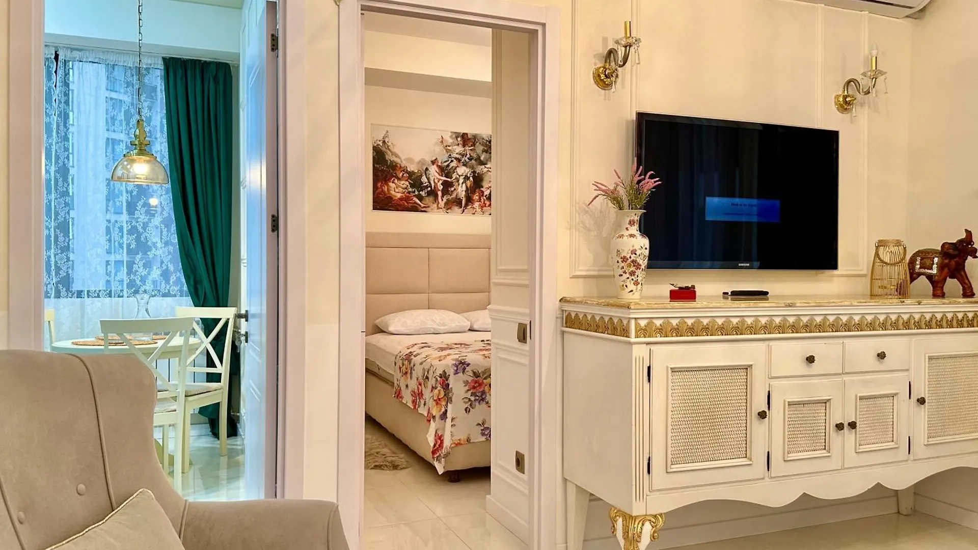 Luxurious Style Colorful Apartment In Saburtalo Tbilisi