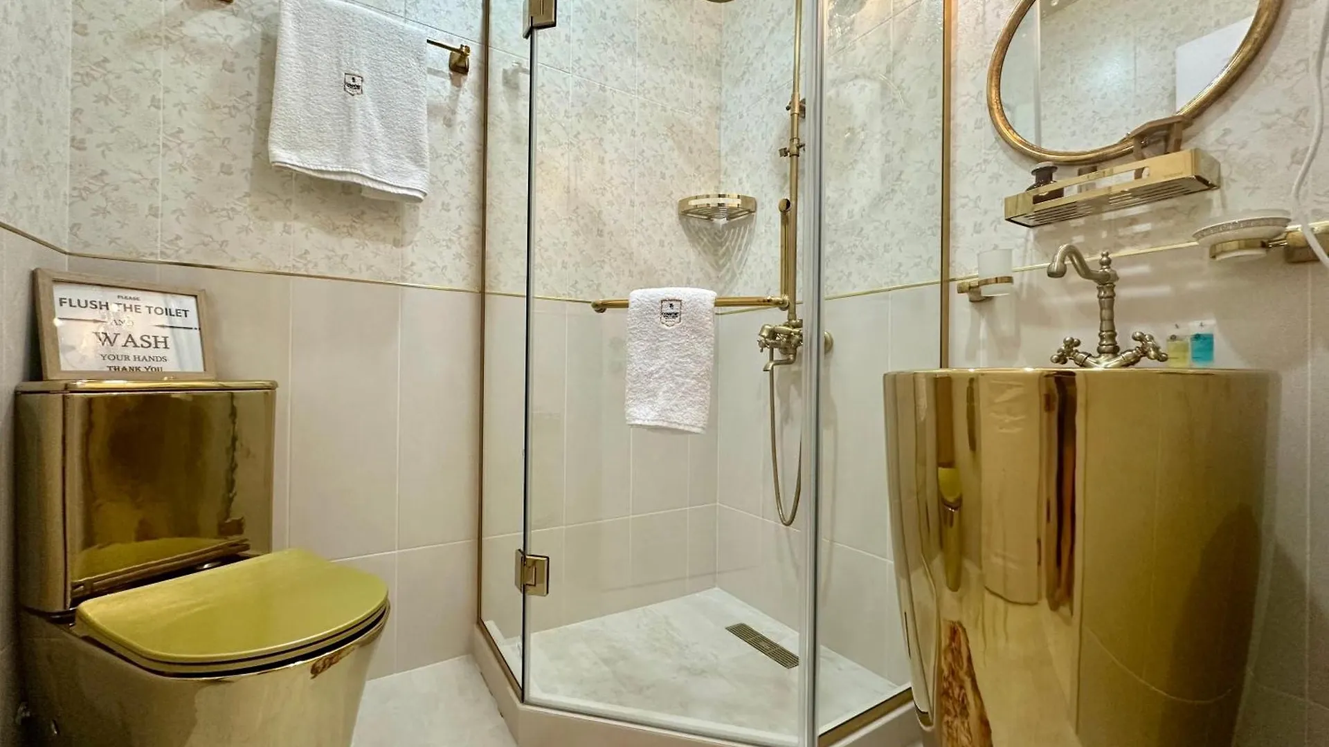 Luxurious Style Colorful Apartment In Saburtalo Tbilisi