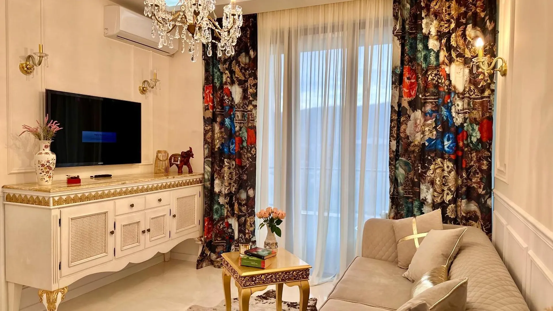 Luxurious Style Colorful Apartment In Saburtalo Τυφλίδα Γεωργία