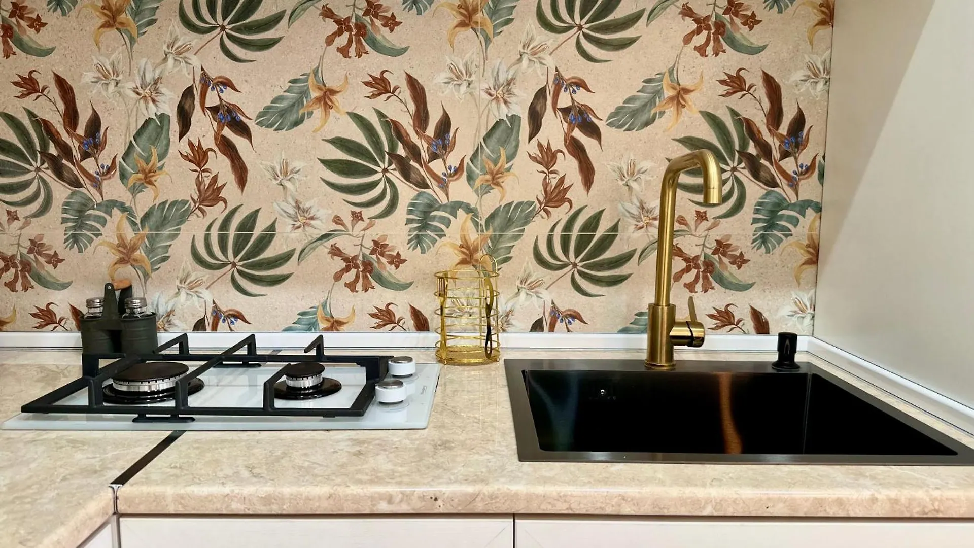 Luxurious Style Colorful Apartment In Saburtalo Τυφλίδα