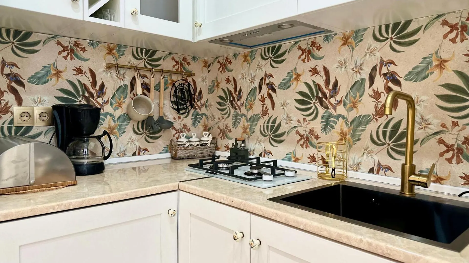 Luxurious Style Colorful Apartment In Saburtalo Τυφλίδα
