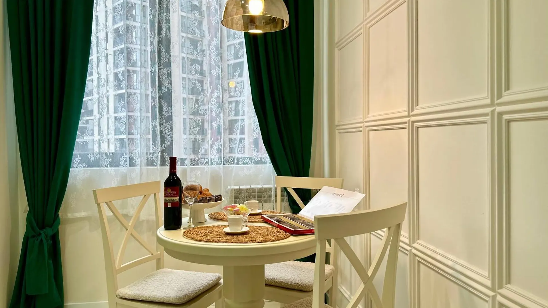 Luxurious Style Colorful Apartment In Saburtalo Τυφλίδα 0*,
