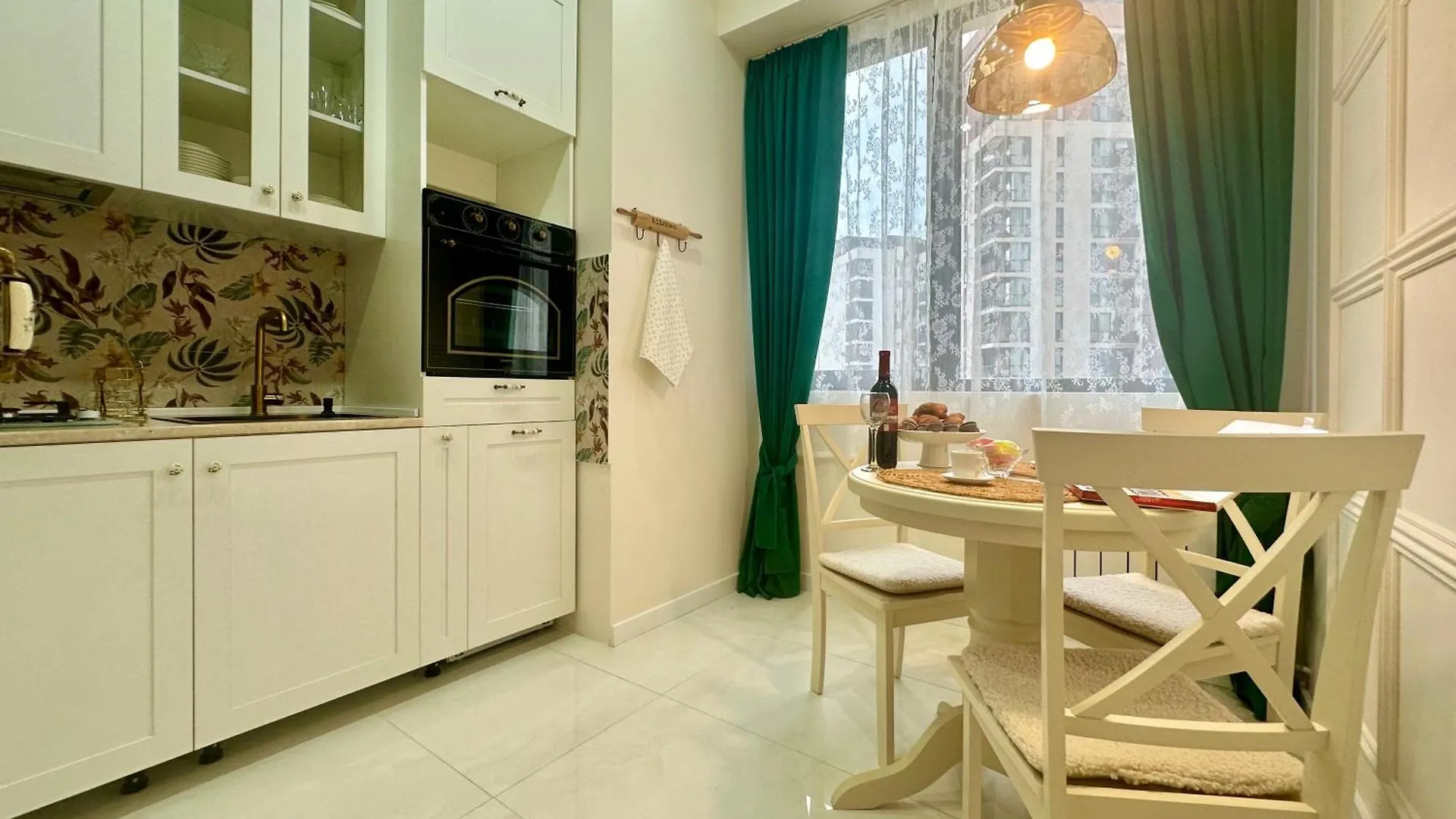 Luxurious Style Colorful Apartment In Saburtalo Τυφλίδα