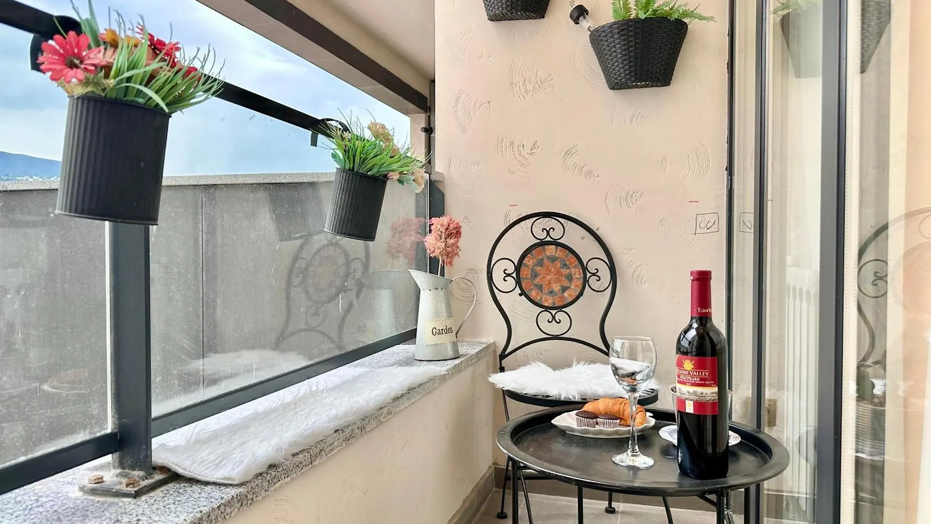 Luxurious Style Colorful Apartment In Saburtalo Τυφλίδα Γεωργία