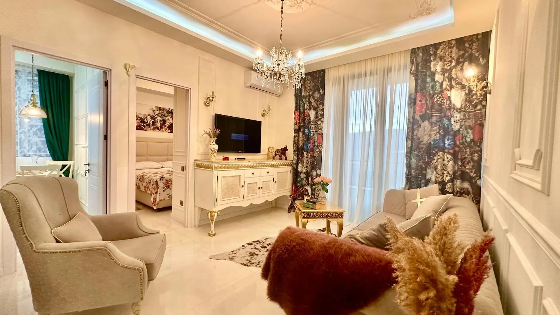 Luxurious Style Colorful Apartment In Saburtalo Τυφλίδα