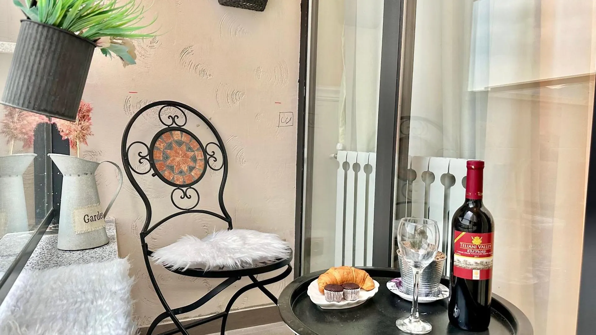 Luxurious Style Colorful Apartment In Saburtalo Τυφλίδα