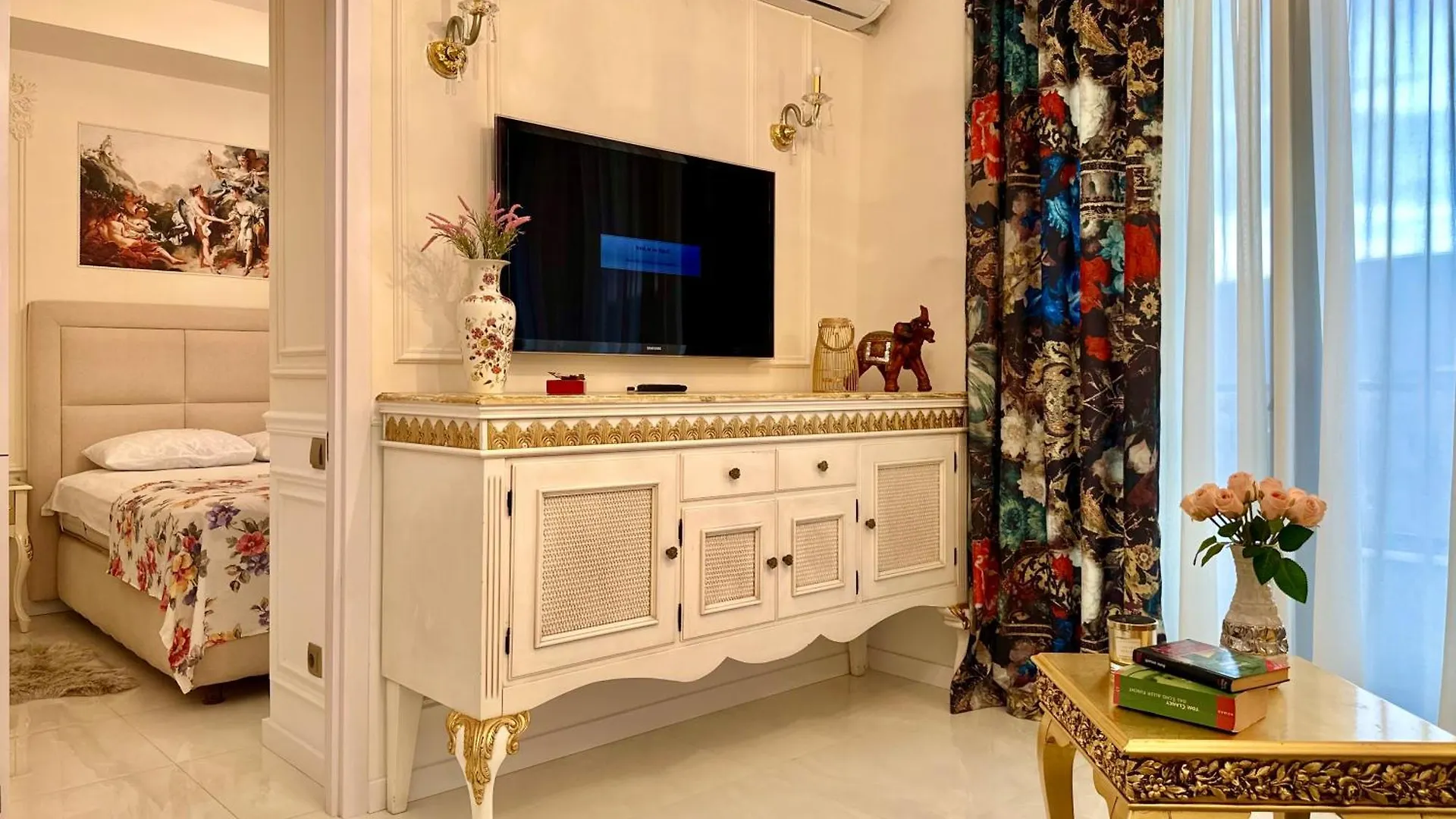 Luxurious Style Colorful Apartment In Saburtalo Τυφλίδα 0*,
