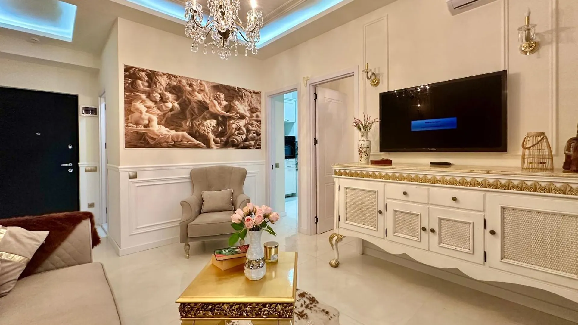 Luxurious Style Colorful Apartment In Saburtalo Τυφλίδα