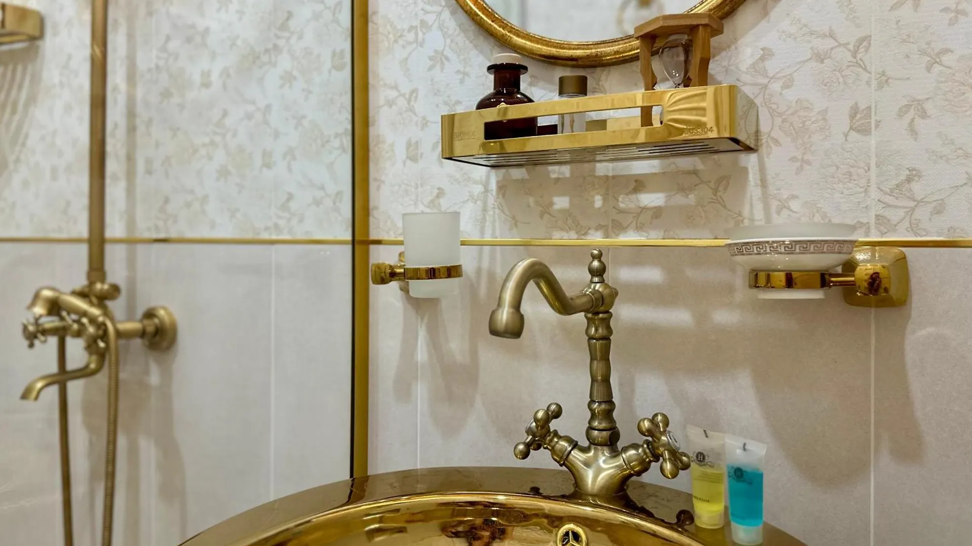Luxurious Style Colorful Apartment In Saburtalo Τυφλίδα Γεωργία